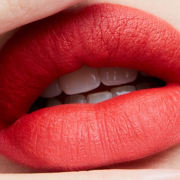 MAC Cosmetics Retro Matte Lipstick in Dangerous (702) NIB - Picture 4 of 7